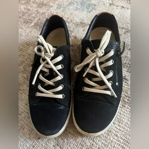 ECCO
Soft Classic Lace Side Zip Sneaker